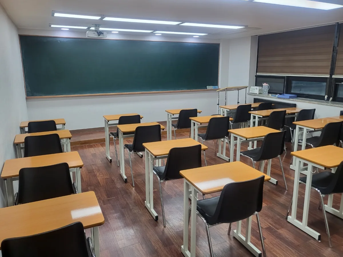 울진군 기성면 스터디룸 미팅룸 장비 주변 정밀 위생청소 사례 - 행진크린