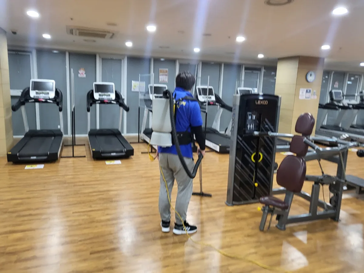 구미시 도량동 헬스장 샤워실 장비 주변 정밀 위생청소 사례 - 행진크린